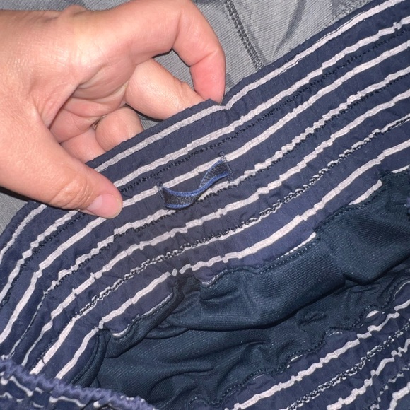 Lululemon size 8, 4” inseam - Picture 7 of 8